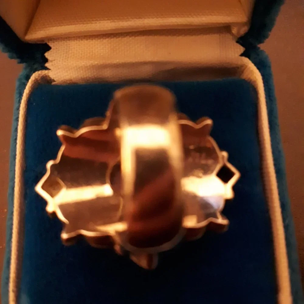 Elegant Silver and Purple Gemstone Ring - Picture 4 of 4